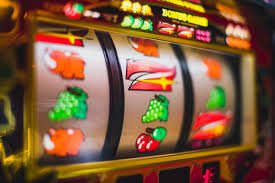 Antarmuka Live Blackjack armada 888 di layar ponsel dengan tombol Hit, Stand, dan Double Down